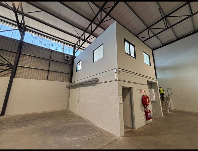 751M² FACTORY TO LET IN STIKLAND INDUSTRIAL
